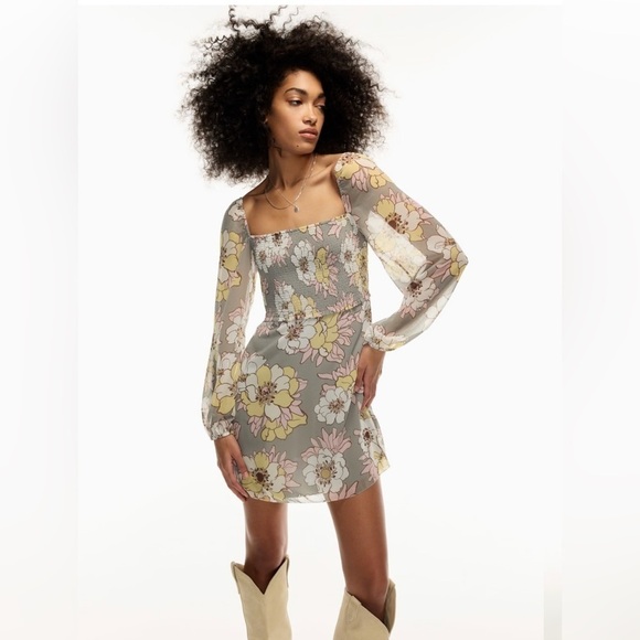 Wilfred Dresses & Skirts - ⚡️Host Pick⚡️Wilfred Villa Dress​​​​​​